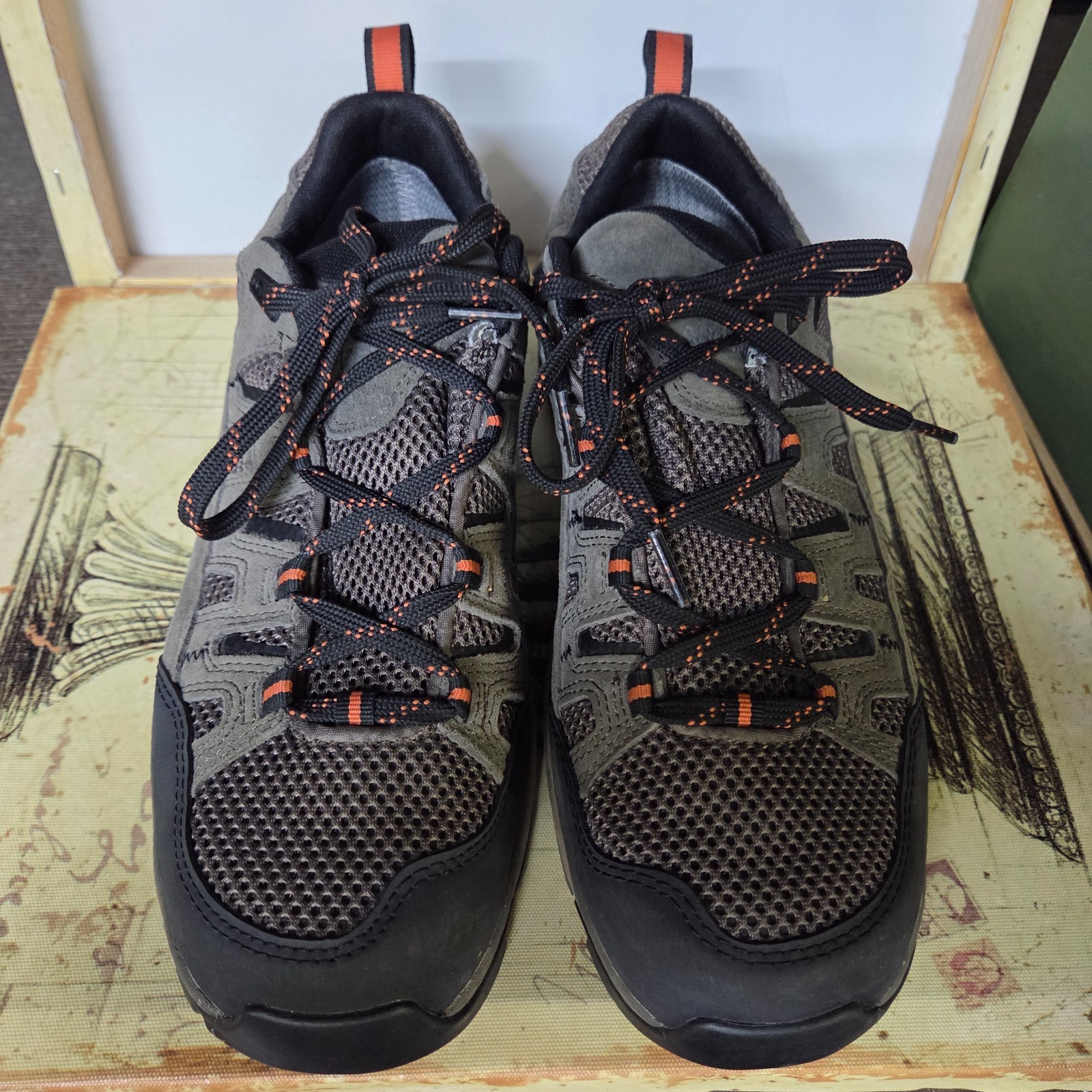 Size 9.5 Ascend Mojave Low Hiking Men’s Shoes Waterproof Vibram Charcoal-Olive
