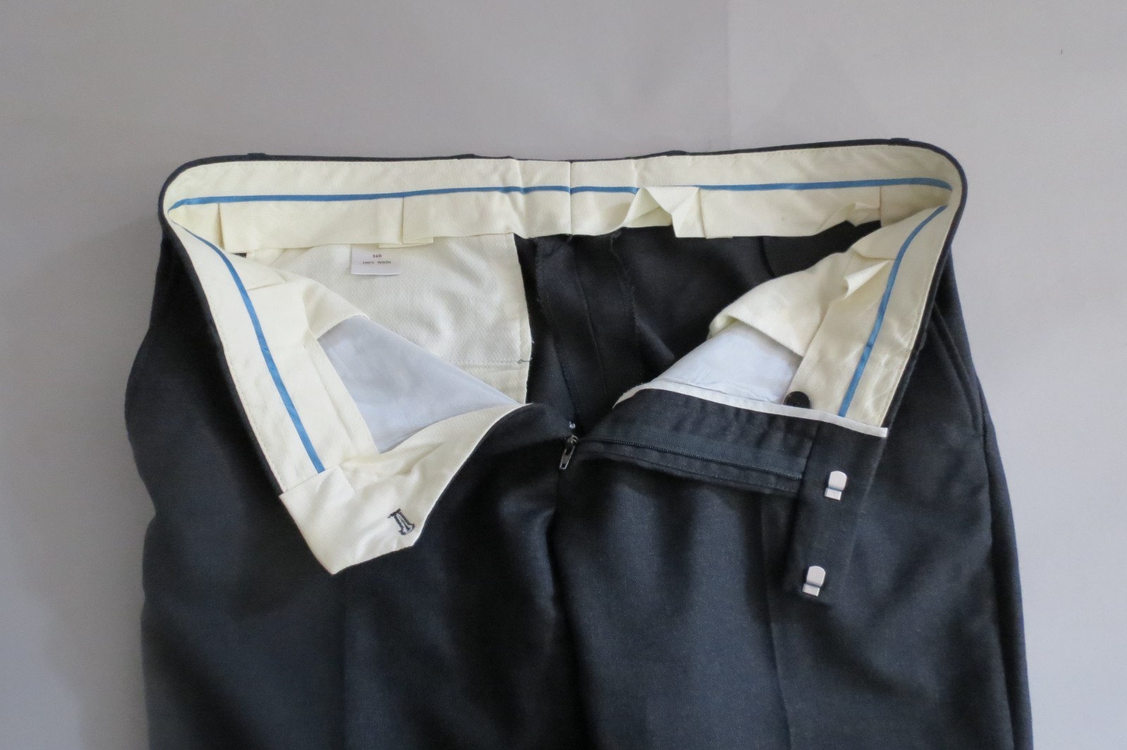 Charles Tyrwhitt Yorkshire Worsted woven in England Halfcanvas slimfit suit 42 R