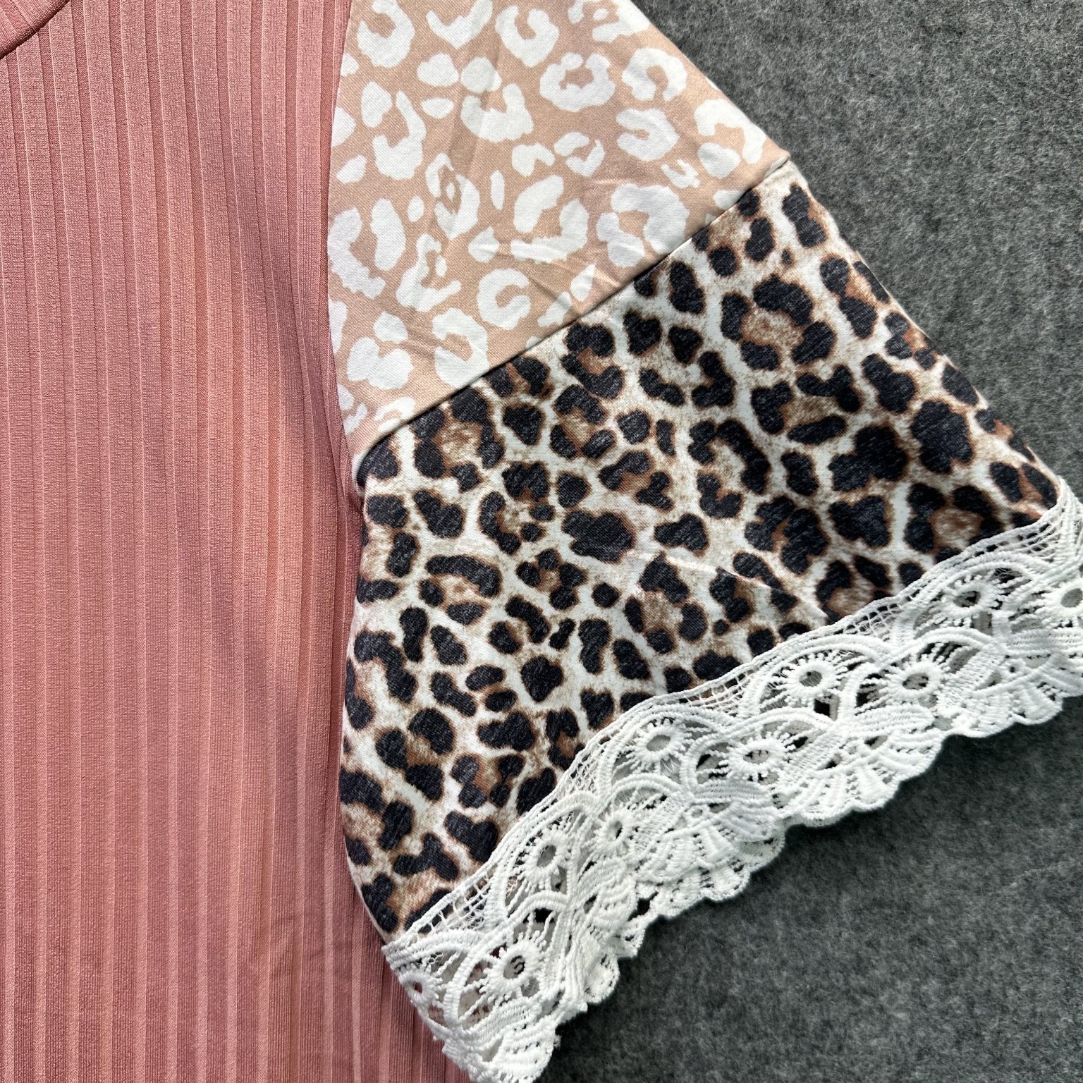Women’s Pink Ribbed Top Size S Leopard Print Lace Trim Sleeves