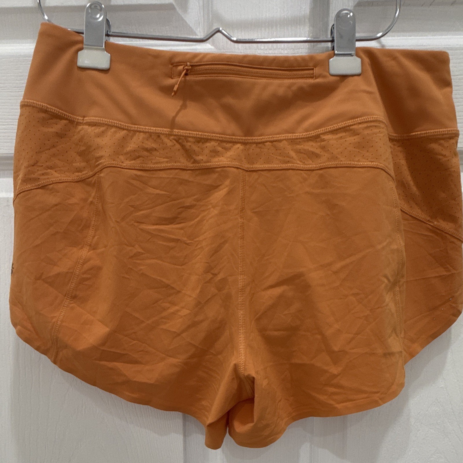 Athleta Women’s Run With It Orange 3.5in Running Shorts Drawstring Pockets