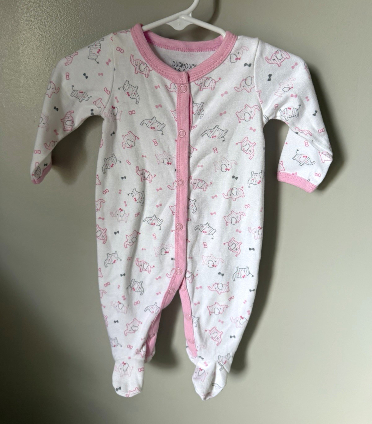 Duck Duck Goose 0-3M White Pink Elephant Footed Sleeper One-Piece Snap Knit