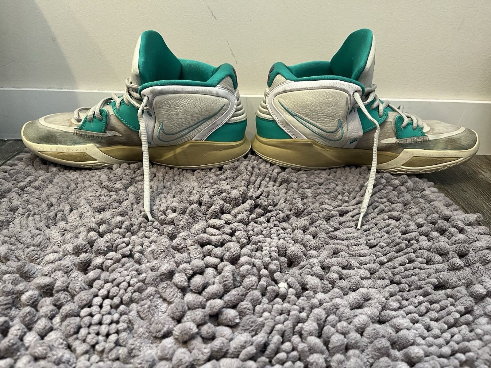 Size 10 – Nike Sue Bird x Kyrie Infinity Golden Tribute