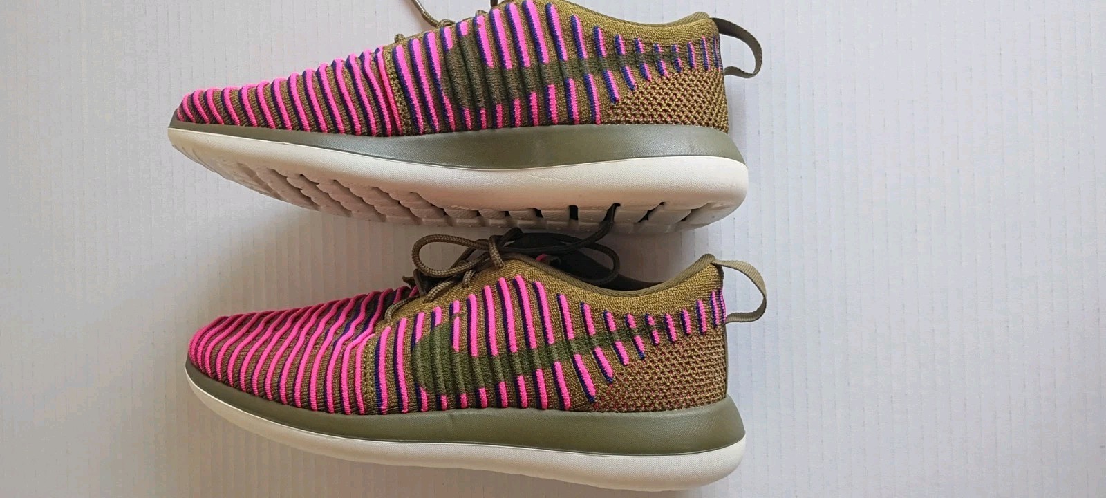 Nike Low Top Striped Pink/Green Lace-Up Athletic Sneaker Teens