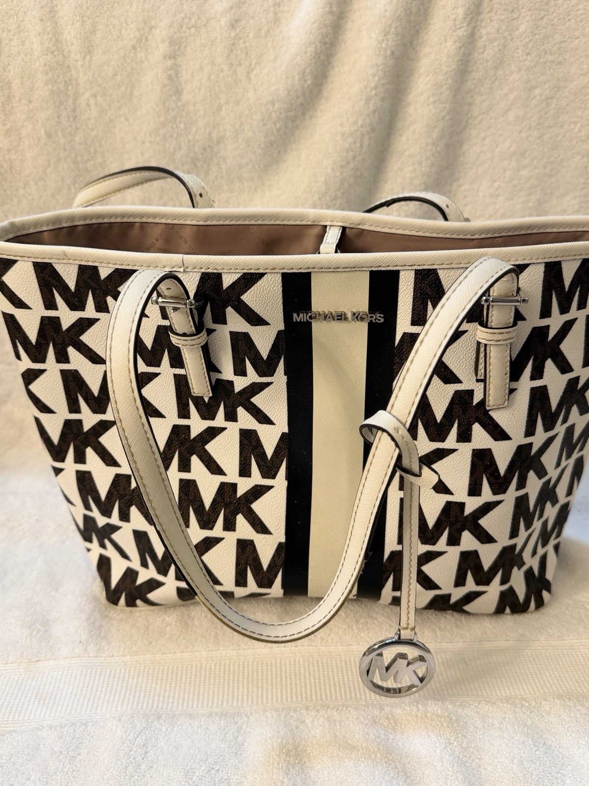 Michael Kors Jet Set MD Carryall Tote and Trifold Wallet – Graphic MK White/Brow