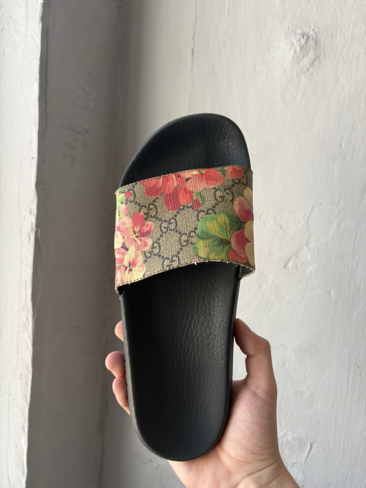 GUCCI GG SUPREME Flip Floops Monogram Floral Blooms Slide Sandals Womens Size 40