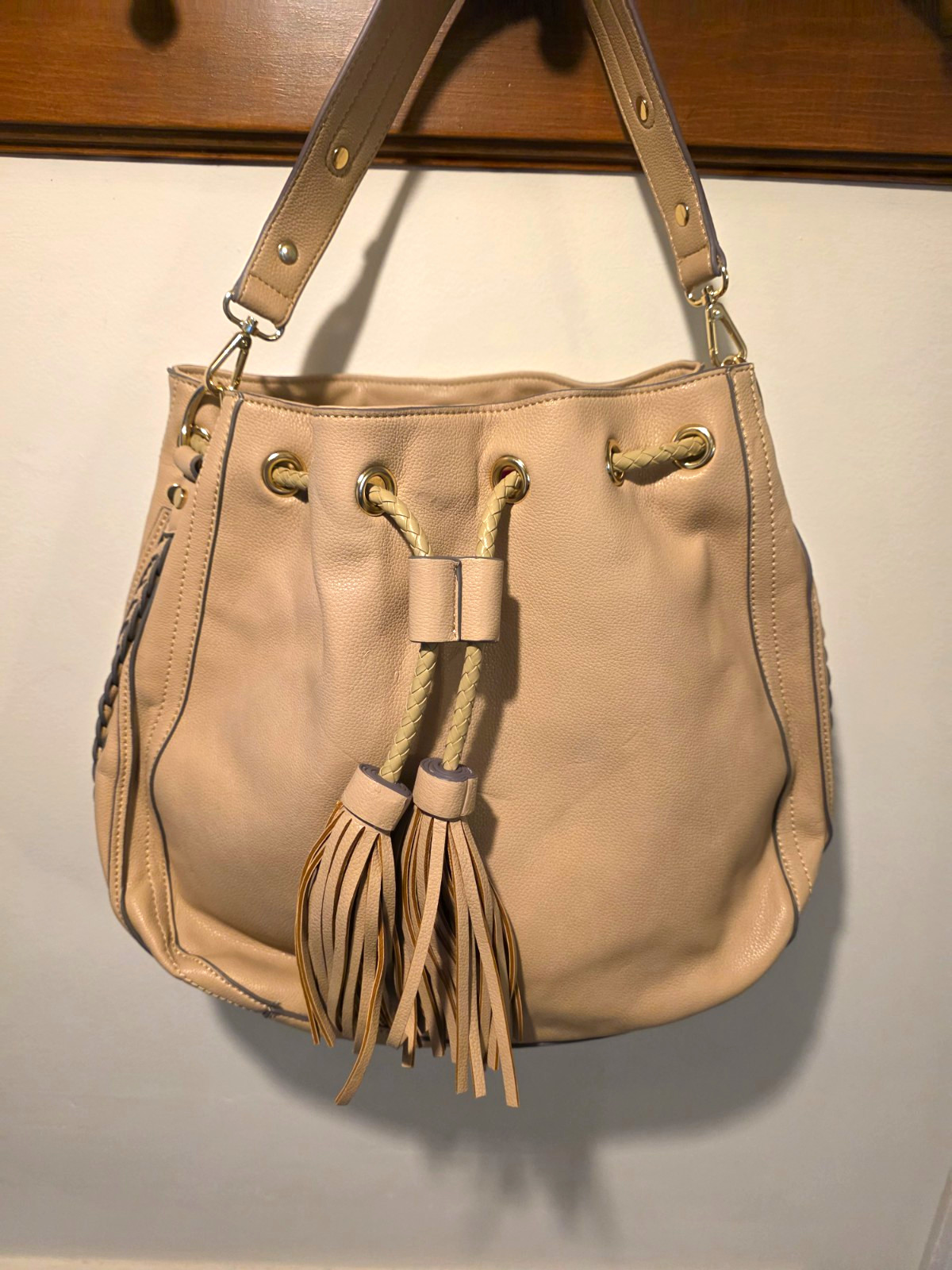 Melie Bianco Beige Bucket Drawstring Shoulder Bag Tassel Braided Gold HW