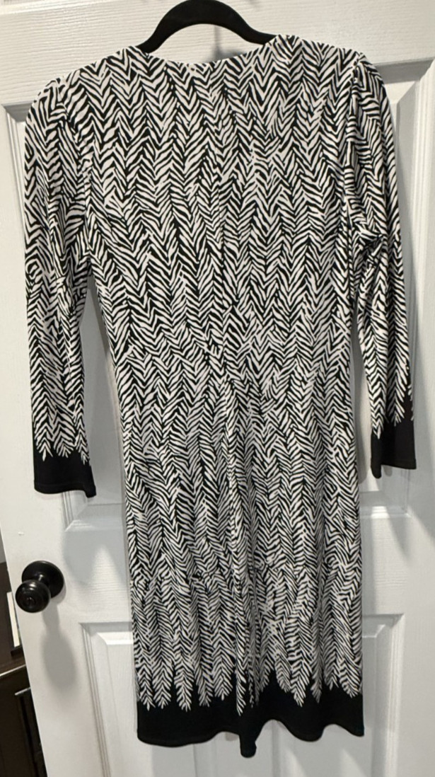 WHBM Pre-owned Black, Size 6, Knee length long dress, Cinched Tie Waist