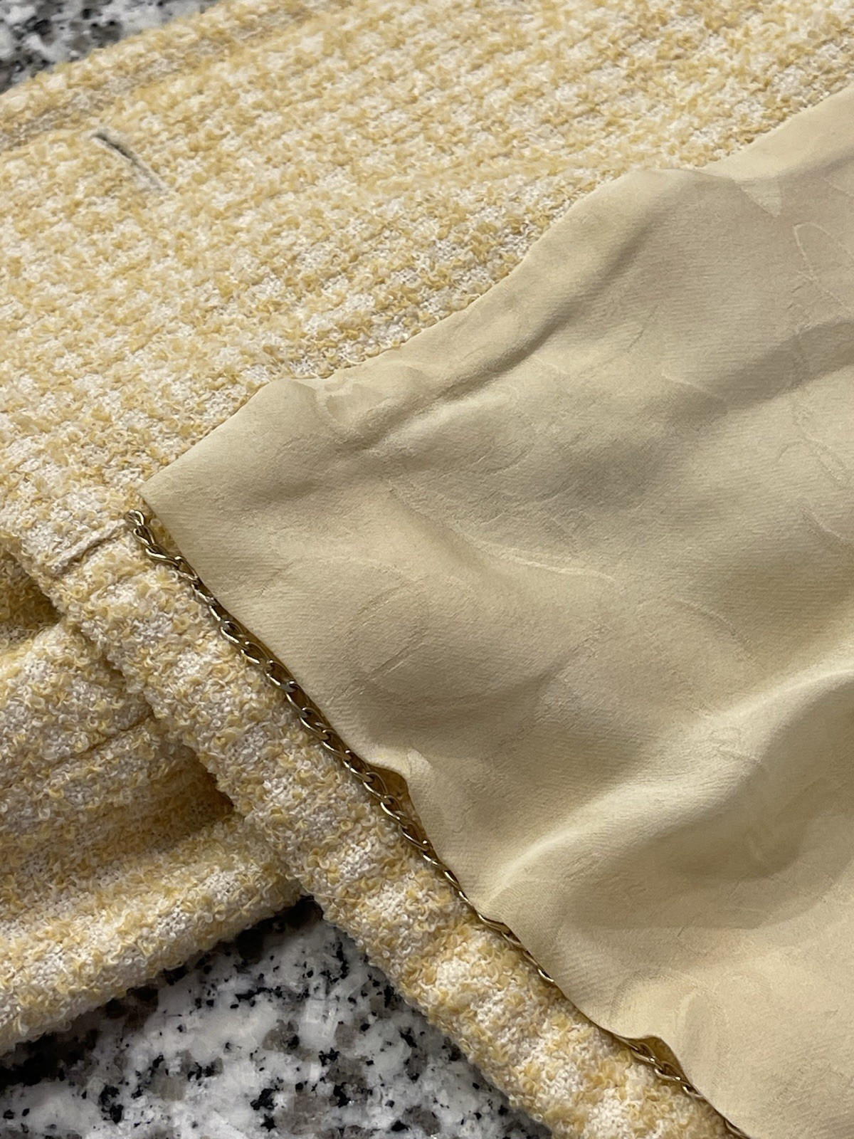 CHANEL 09C light yellow Check Jacket Size 42 Made in France P34739V24898
