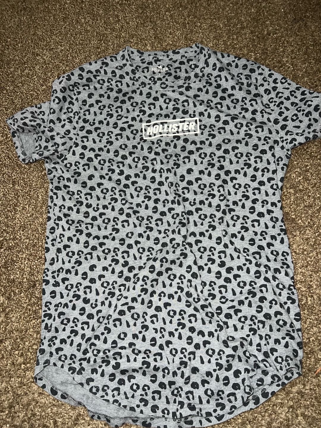 Hollister California Gray Leopard Print Short Sleeve Graphic T-Shirt