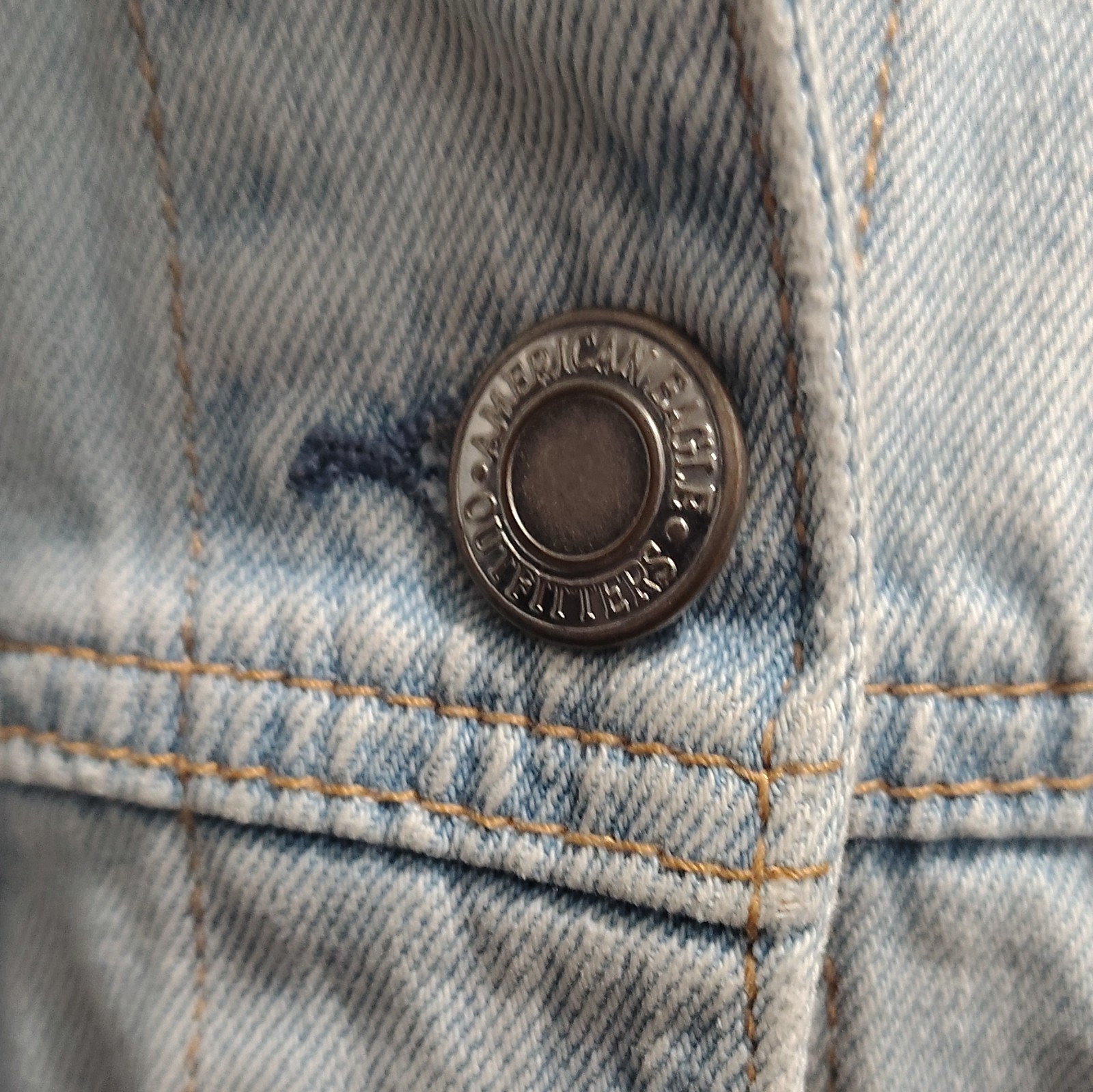 American Eagle Outfitters Men’s Light Wash Denim Jacket Button Front