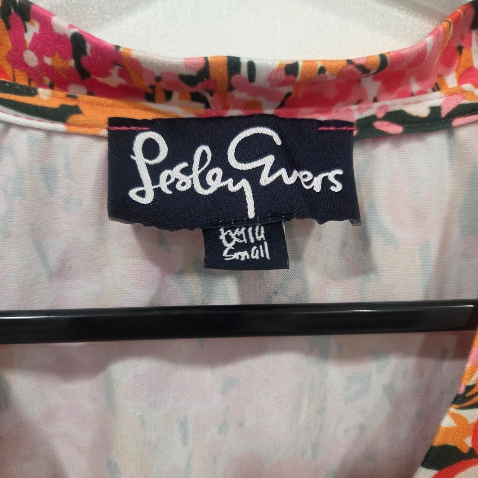 Lesley Evers Floral Pink Orange V-Neck Top Xsmall
