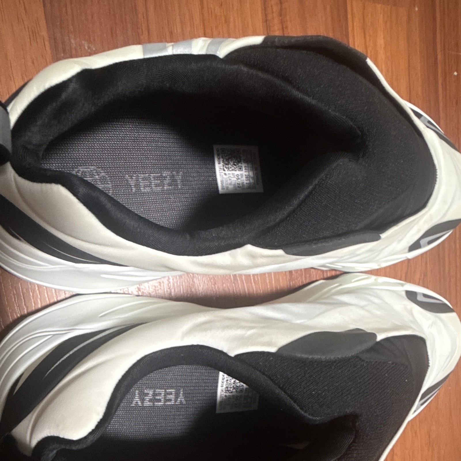 Yeezy adidas Yeezy 700 Men’s White/Black/Gray Low Top Slip-On Mesh Sneaker