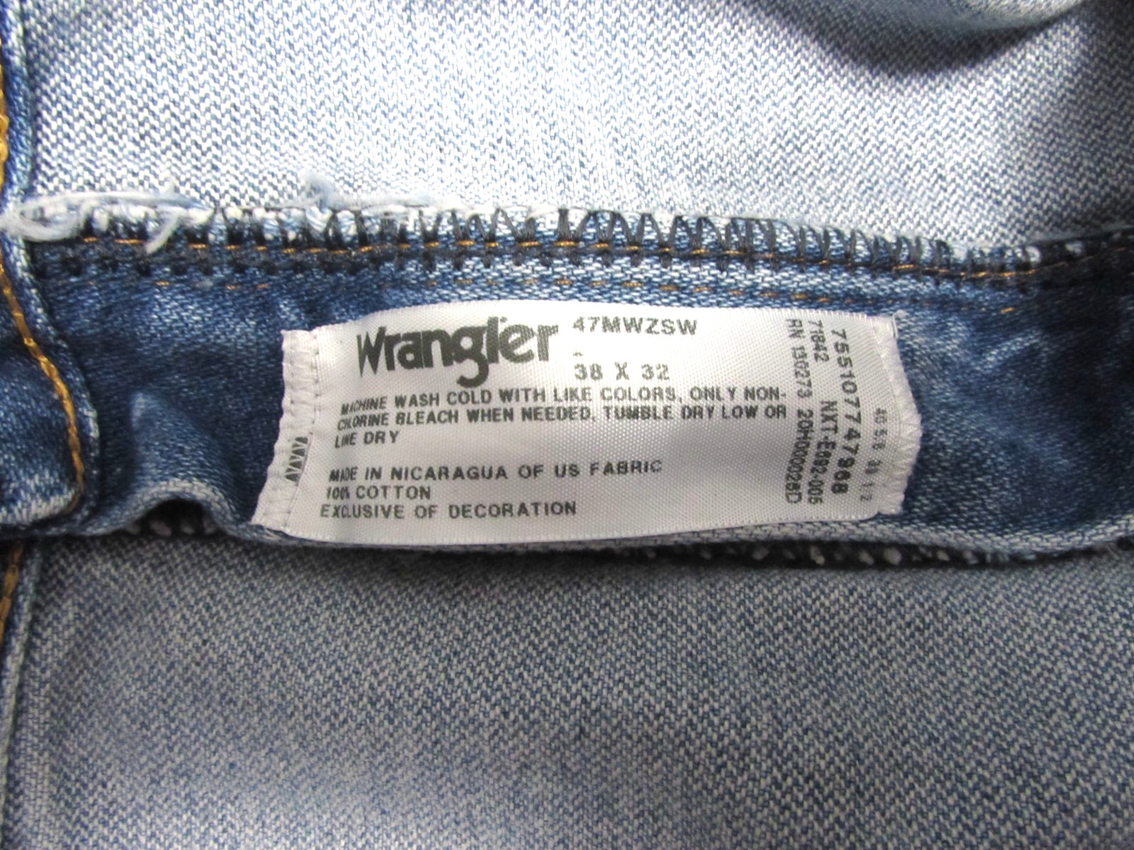 VTG Wrangler 47MWZ Jeans Men 37×31 Blue Denim Light Wash Cowboy Cut US Fabric