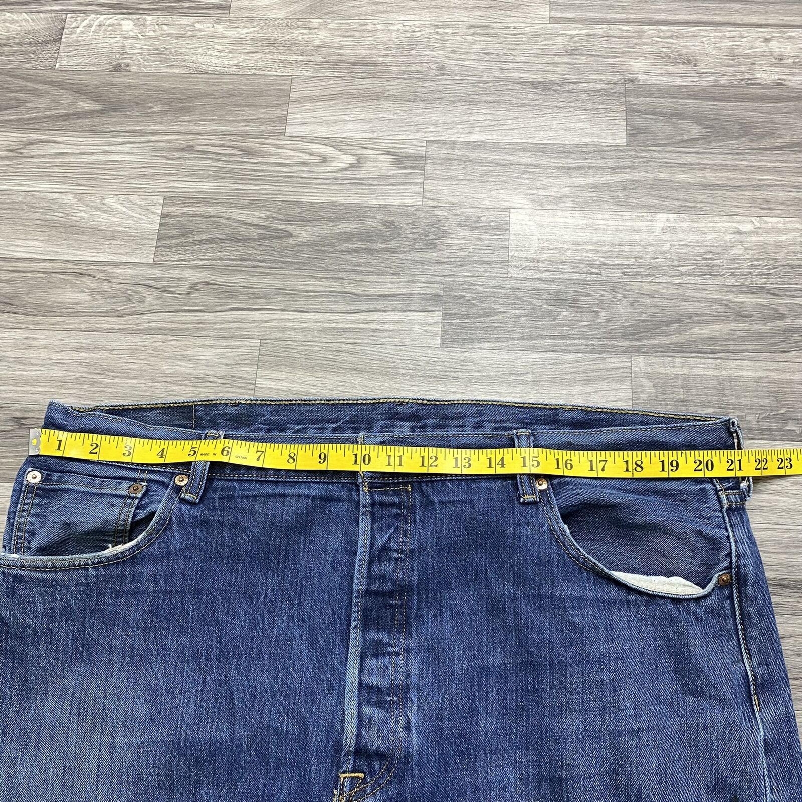 LEVI’S 501 Straight Leg Dark Wash Blue Denim Jeans Men’s Size W42 L30
