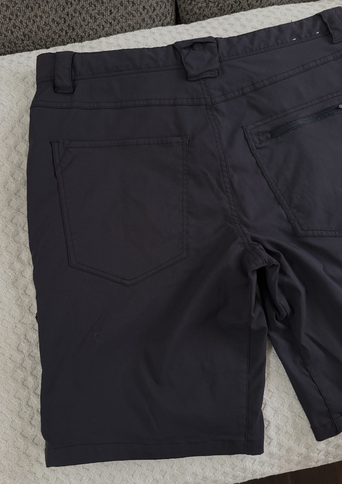686 Everywhere Hybrid Short Relaxed Fit Size 34 Navy Blue 11” Inseam 10 Pockets