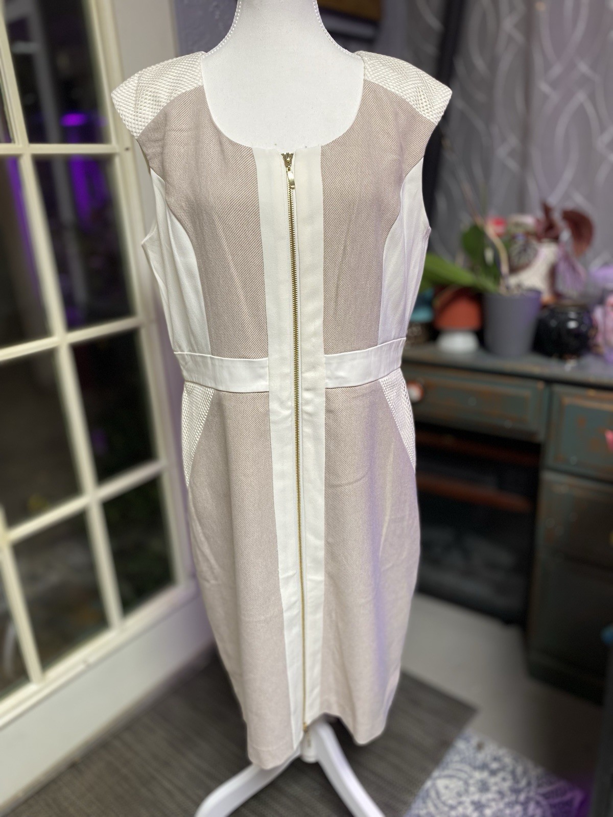 Covington Women’s Shift Dress Zip Front Cream Beige Sleeveless Size 14 (T)