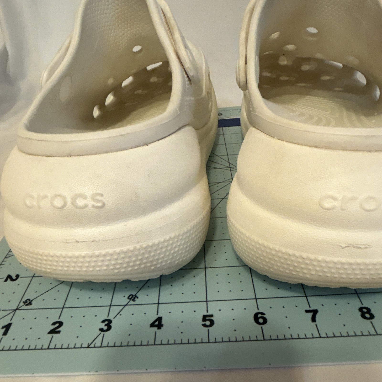 Crocs Classic White Clog Slip-On Rubber Upper Unisex Adults US 9