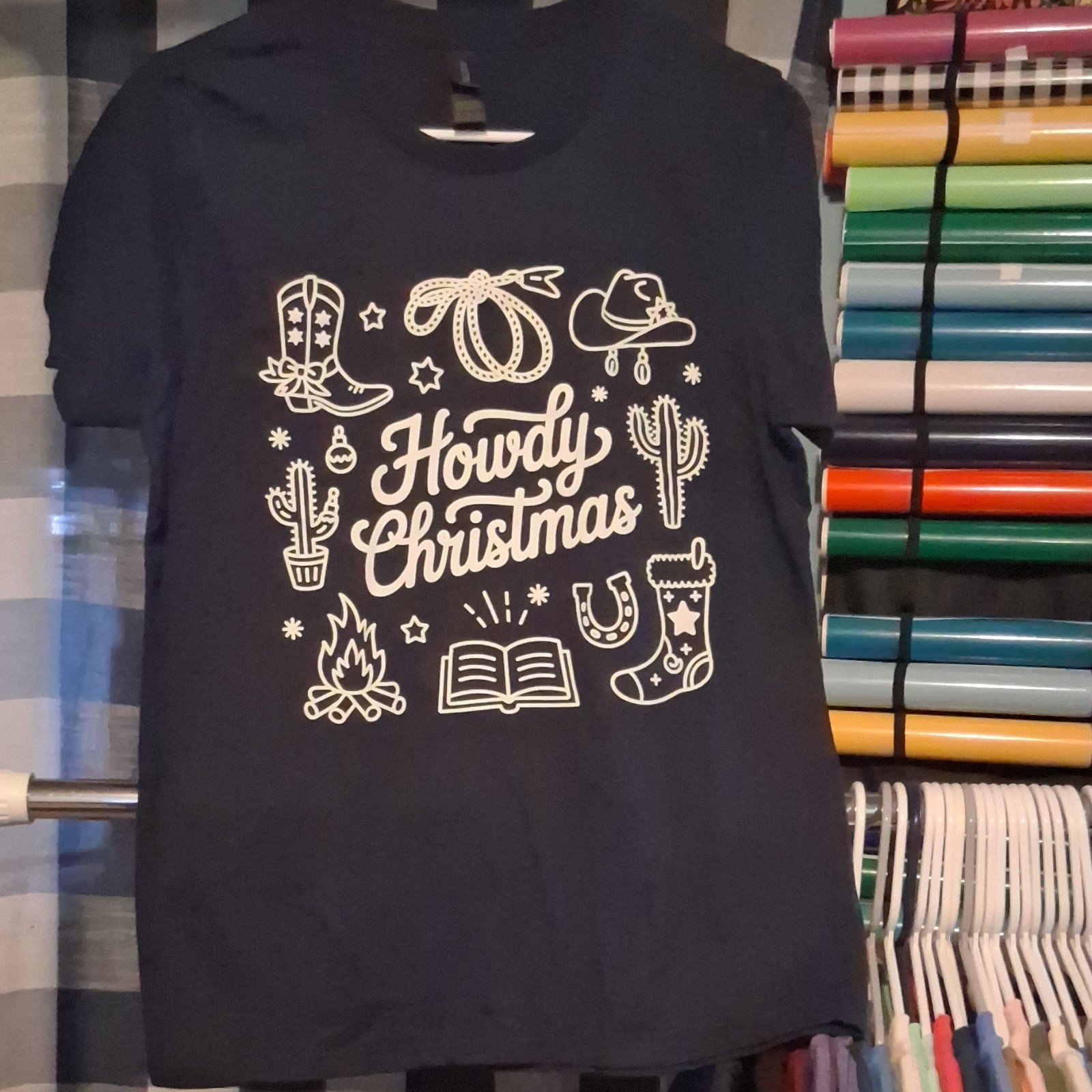 Gildan Women’s M Black Howdy Christmas Cowboy Graphic Cotton Tee Short Sleeve