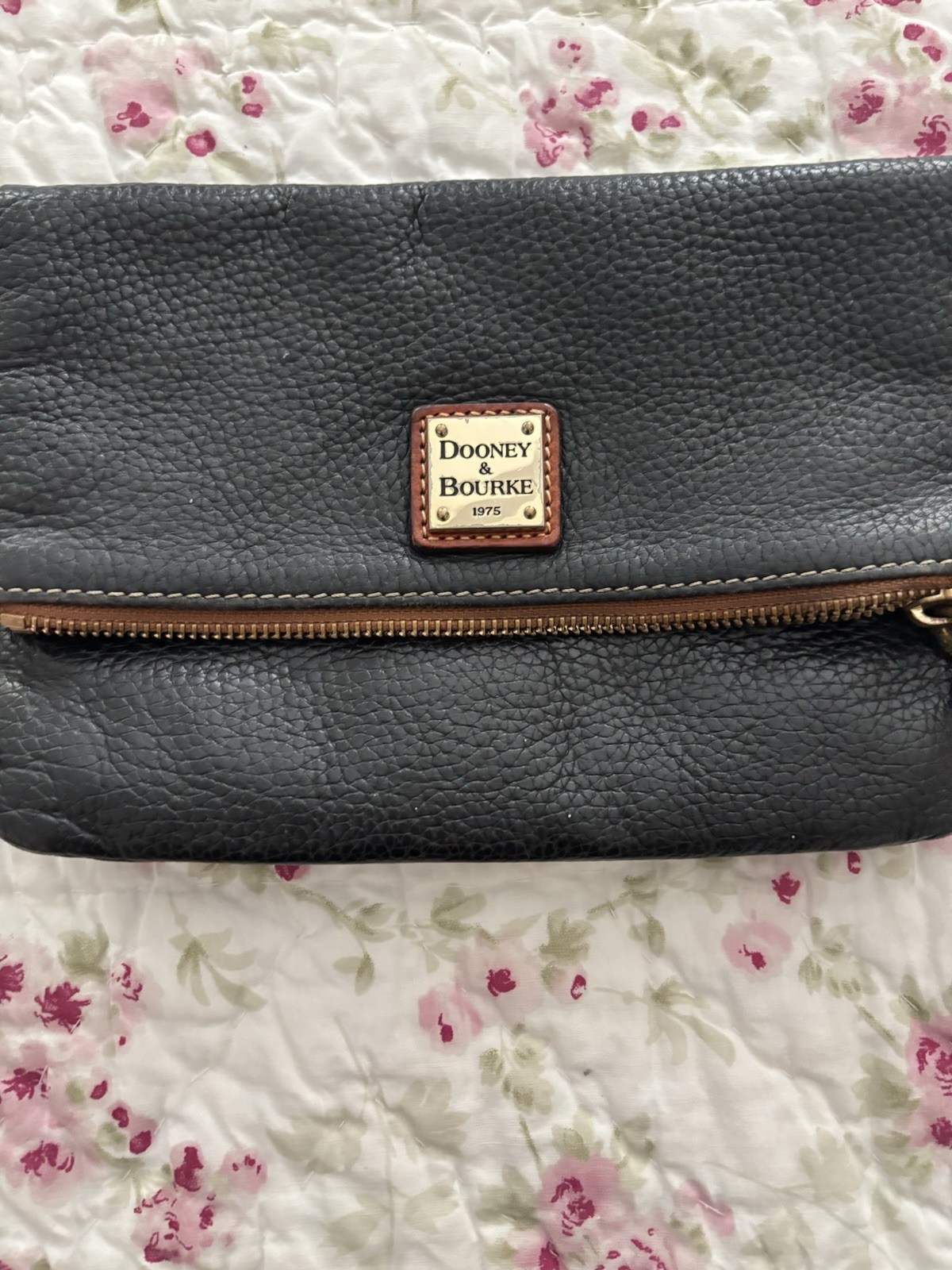 EUC Dooney & Bourke Black Pebble Grain Camera Zip Crossbody bag