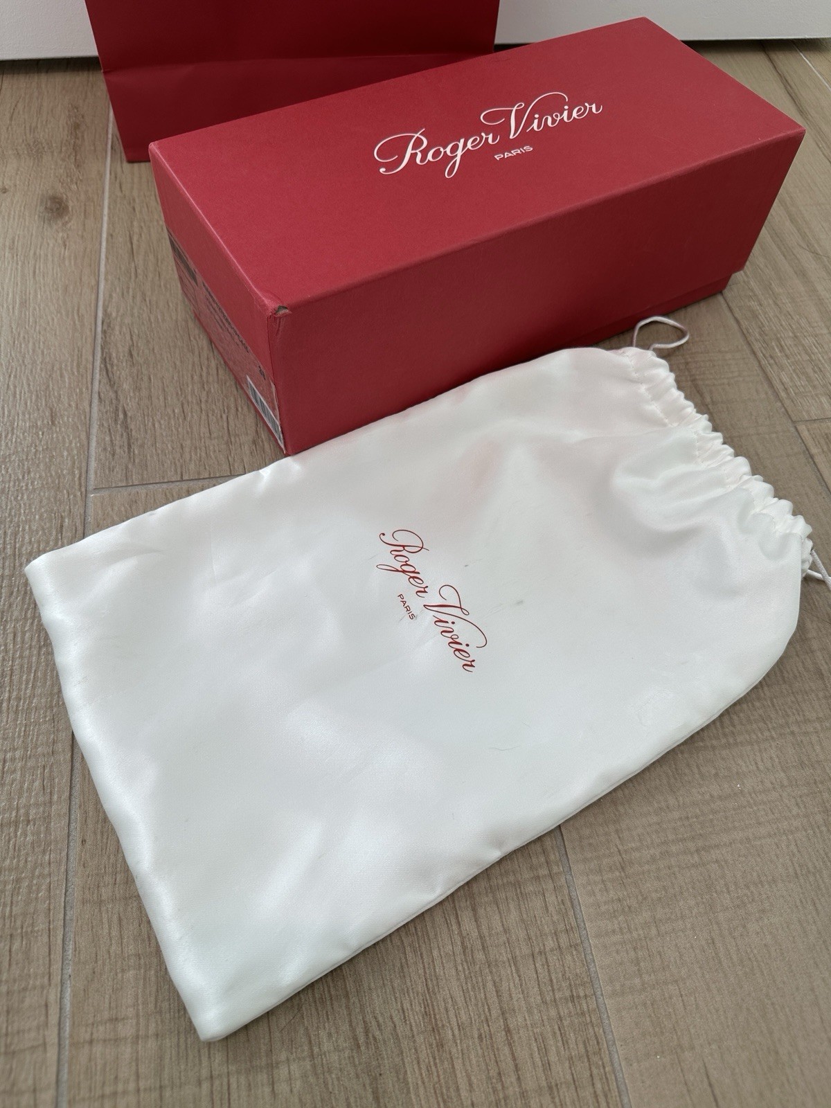 Roger Vivier Gommettine Leather Flats Beige 38 w/ Box, Dust Bag