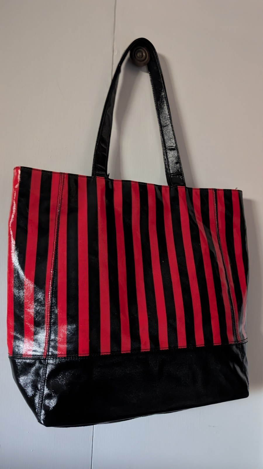 NWT Beautiful Black/Red/White/Blue Tote Bag by Estate Of Marilyn Monroe LLC 2013