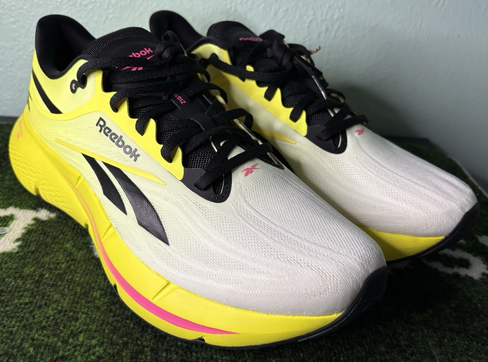 US Men’s 12 – Reebok Zignition Running Shoes “Electric Yellow Black” 100228713