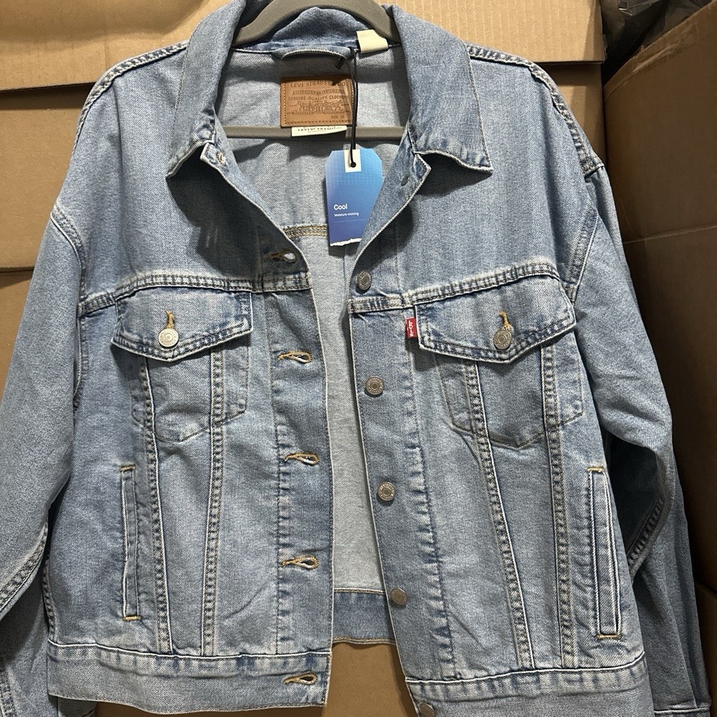 Levi’s Premium Trucker Jacket Women’s M Blue Relaxed Button Front Pockets