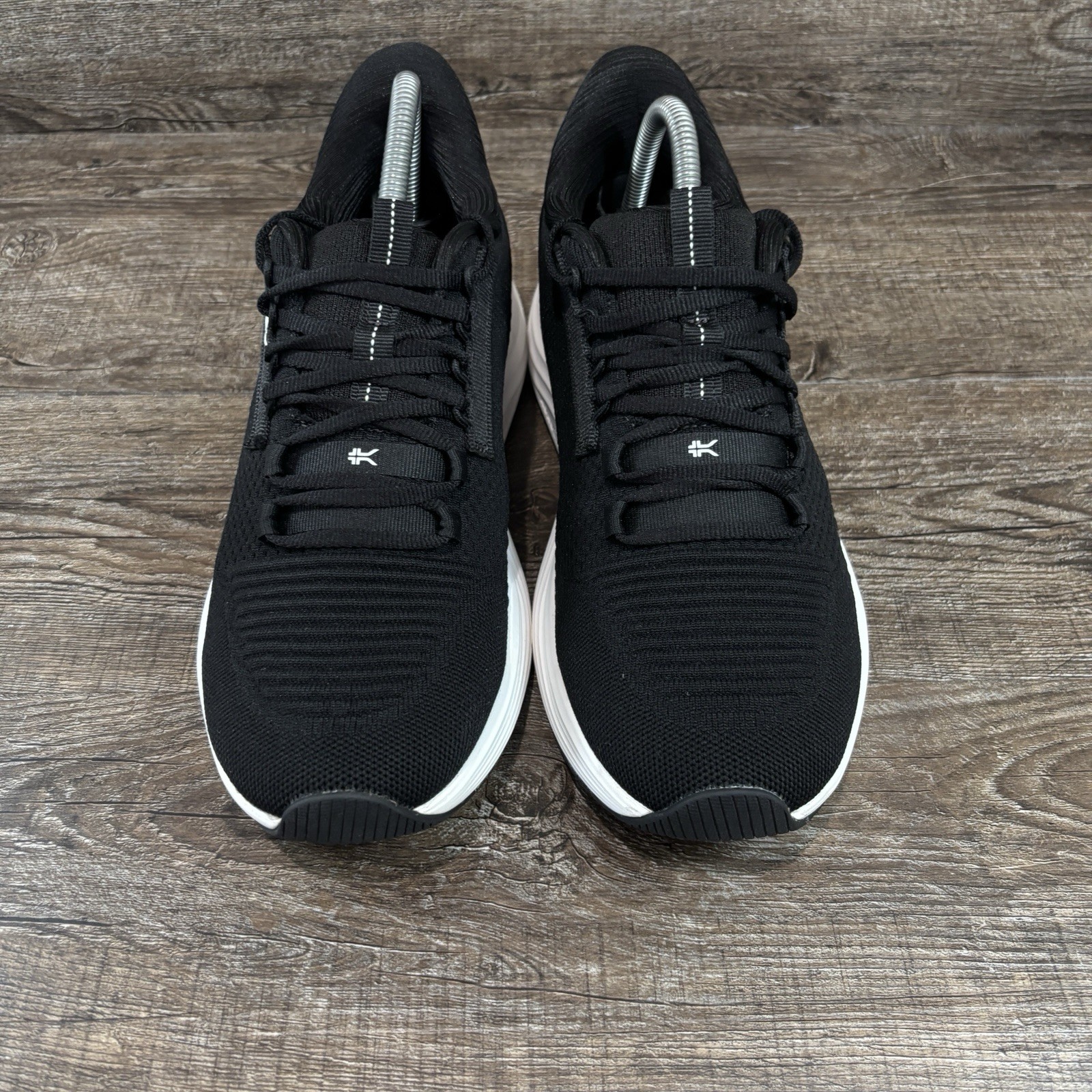 Kuru Atom 2 Shoes Men’s 8 Wide Jet Black Bright White Running Walking Sneakers