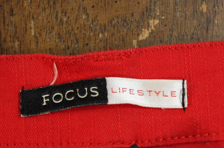 Focus Life Style Women Size 10 Red Pants 97%Cotton 3%Spandex Waist 30×31 Inseam
