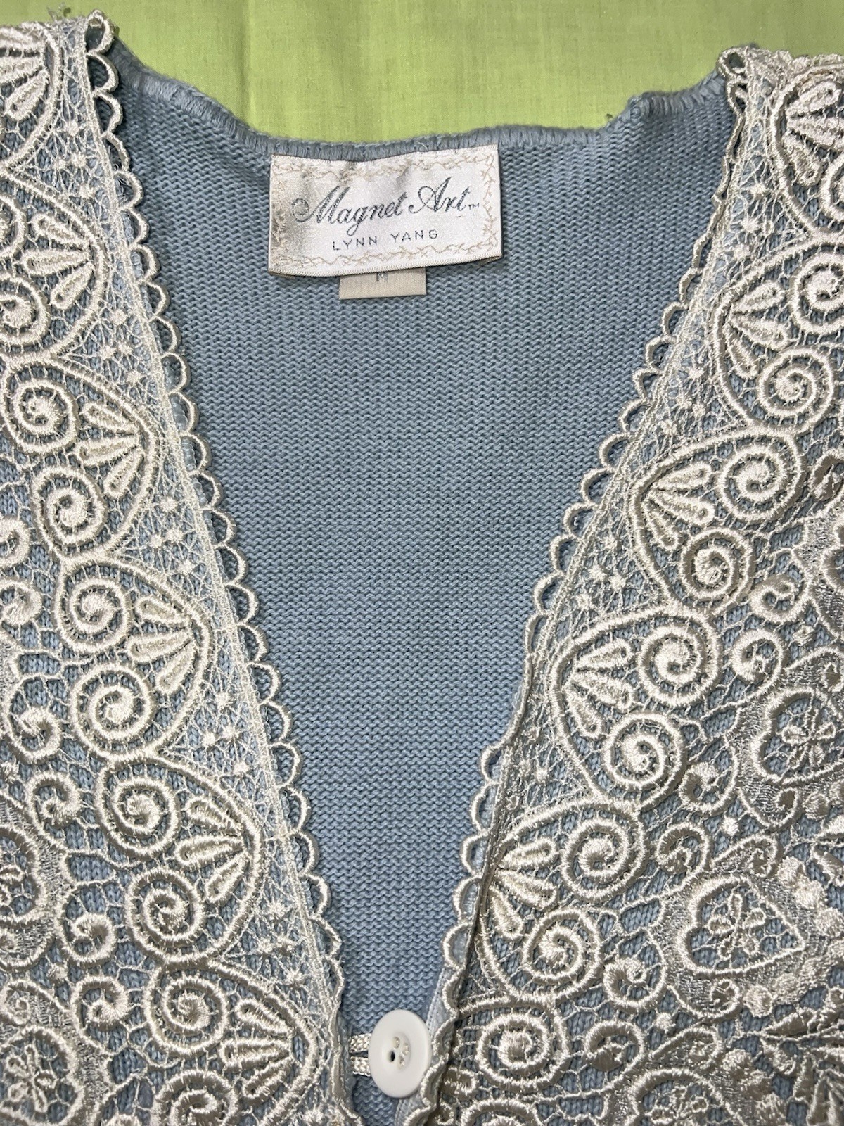 Magnet Art Lynn Yang Blue Embroidered Floral Lace Sweater Medium Made In USA