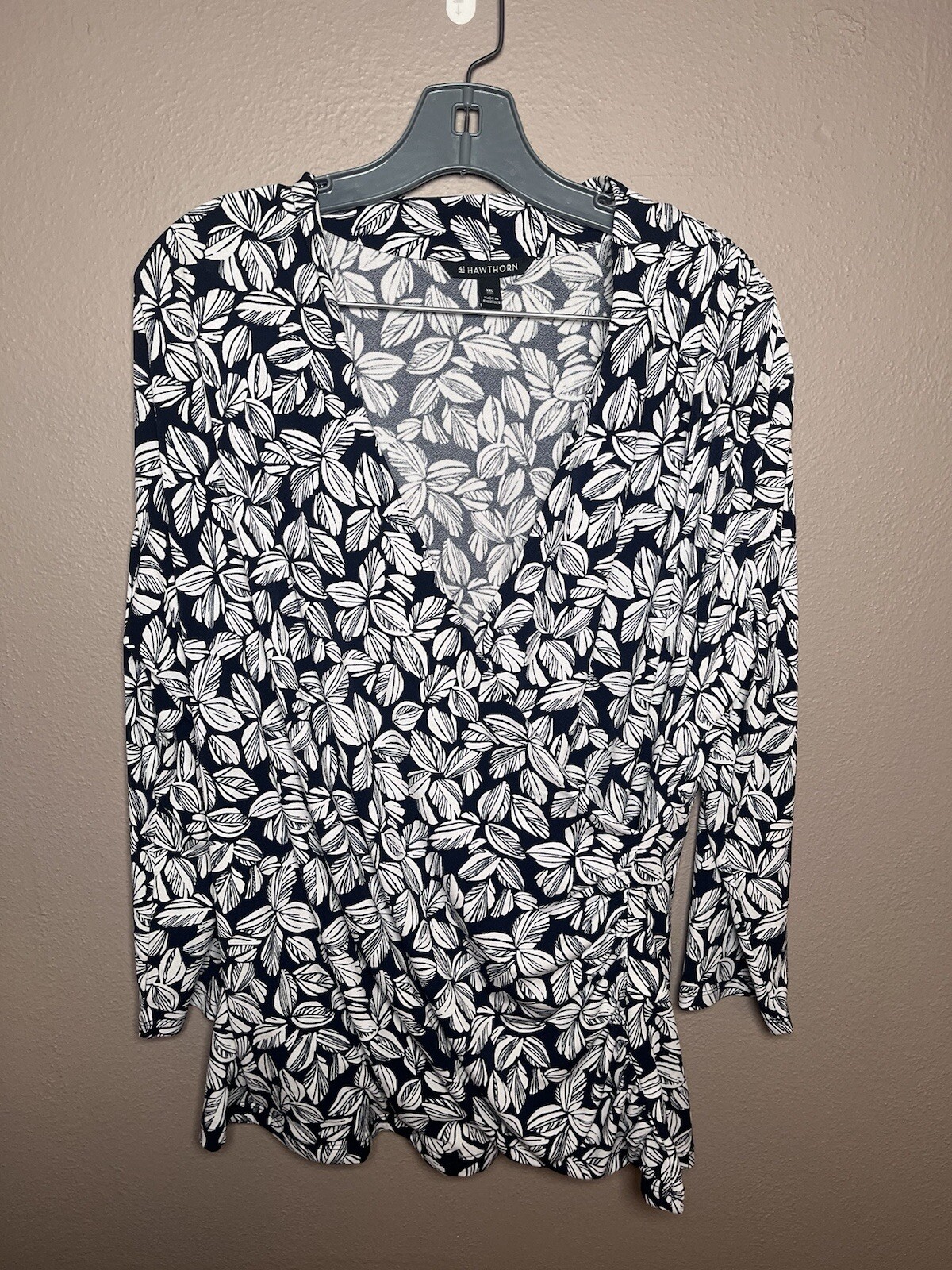 41Hawthorne Henri Ruched Knit Wrap Top (Black Floral) – XXL