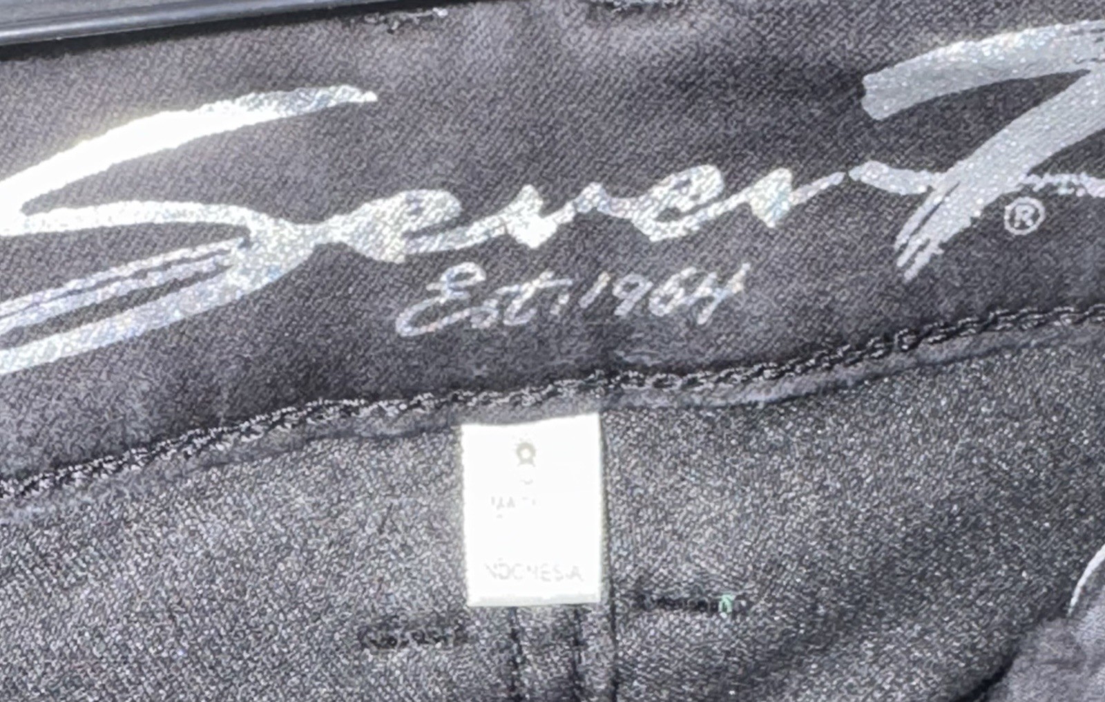 Seven7 Women’s Black Skinny Jeans Size 8 Mid Rise Dark Wash 5-Pocket Logo