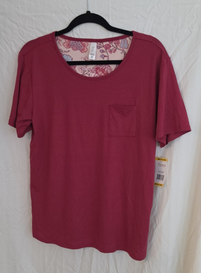 Flora Nikarooz Women’s TShirt Size Medium Red Pink Basic Tee Comfy Easy Care NWT