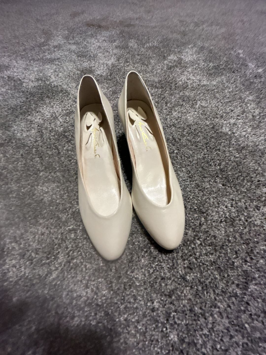 Anne Klein Vintage Cream Leather Almond Toe Kitten Heels