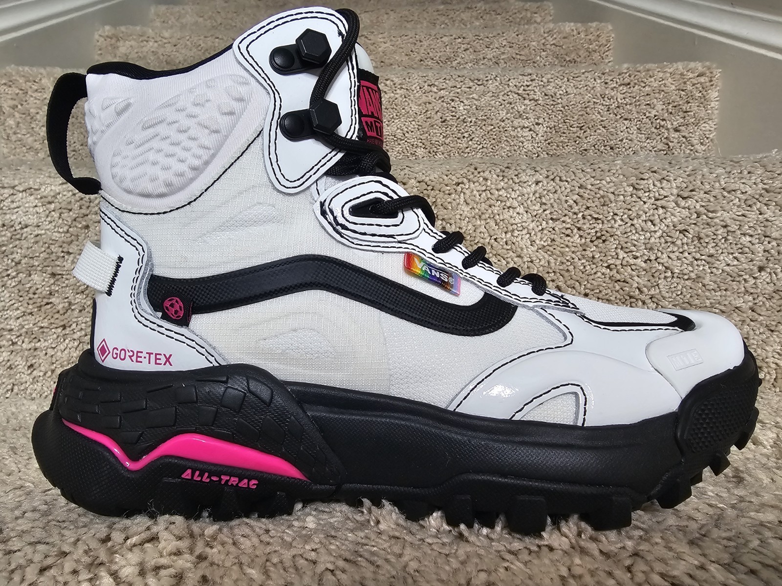 Vans Crestline GORE TEX MTE Pride Trac Winter Trail Hiking Boots 500264 Sz 4.5