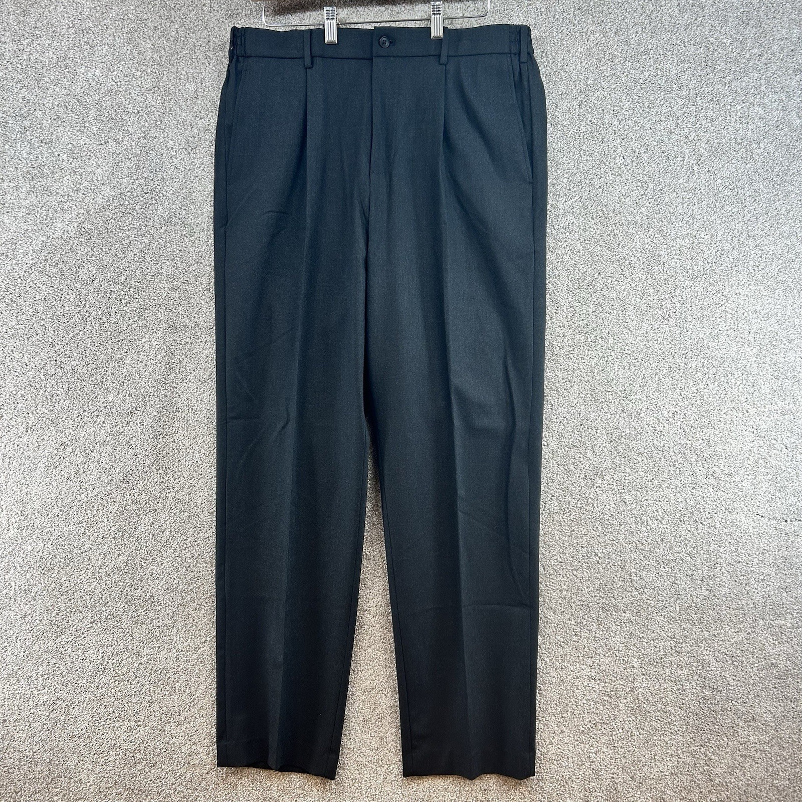 NWT Tommy Hilfiger Men’s Dress Pants Size 34 X 32 Black Pleated Relaxed