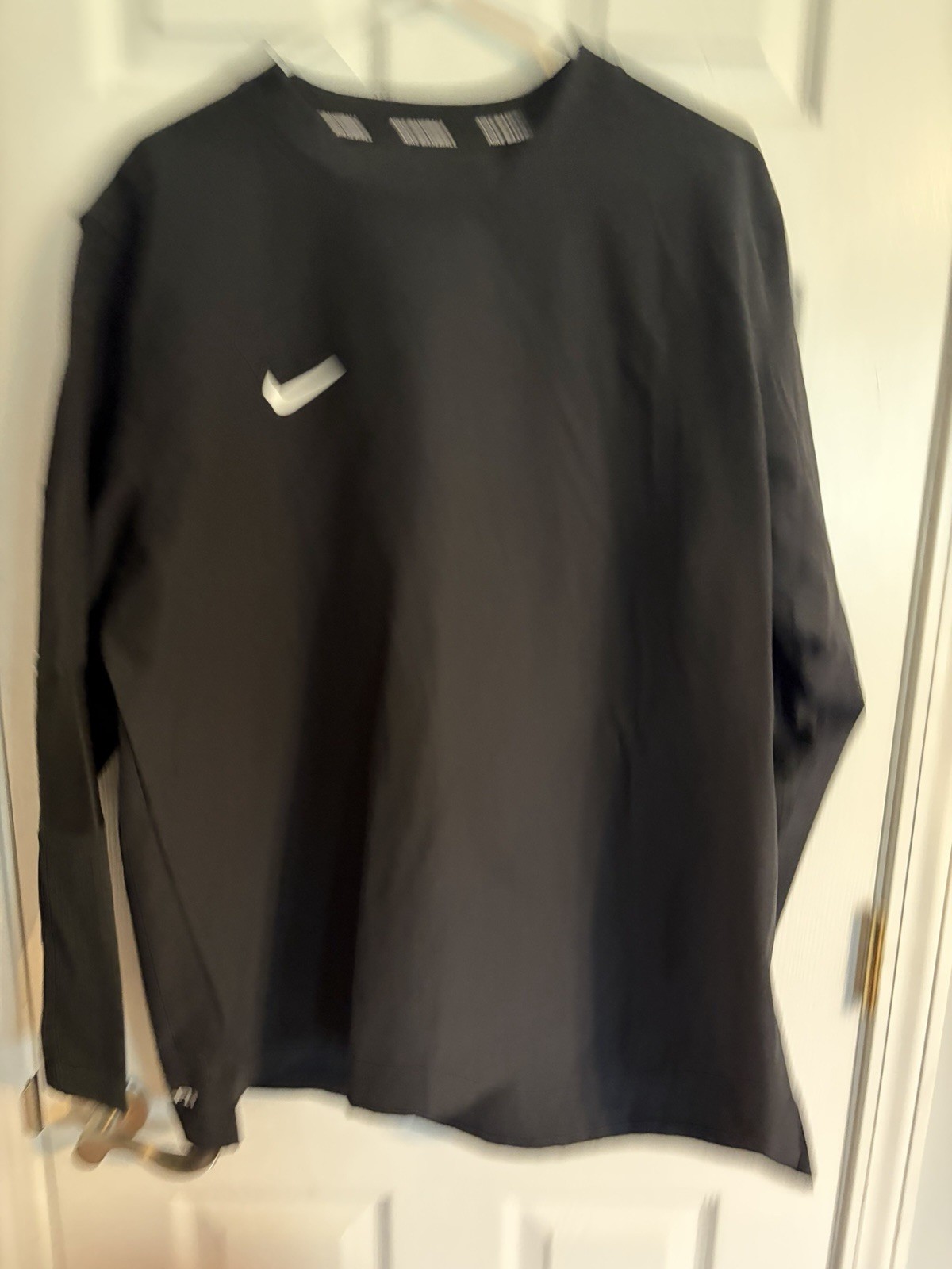 Nike Player Men’s Dri-FIT Pullover Crewneck