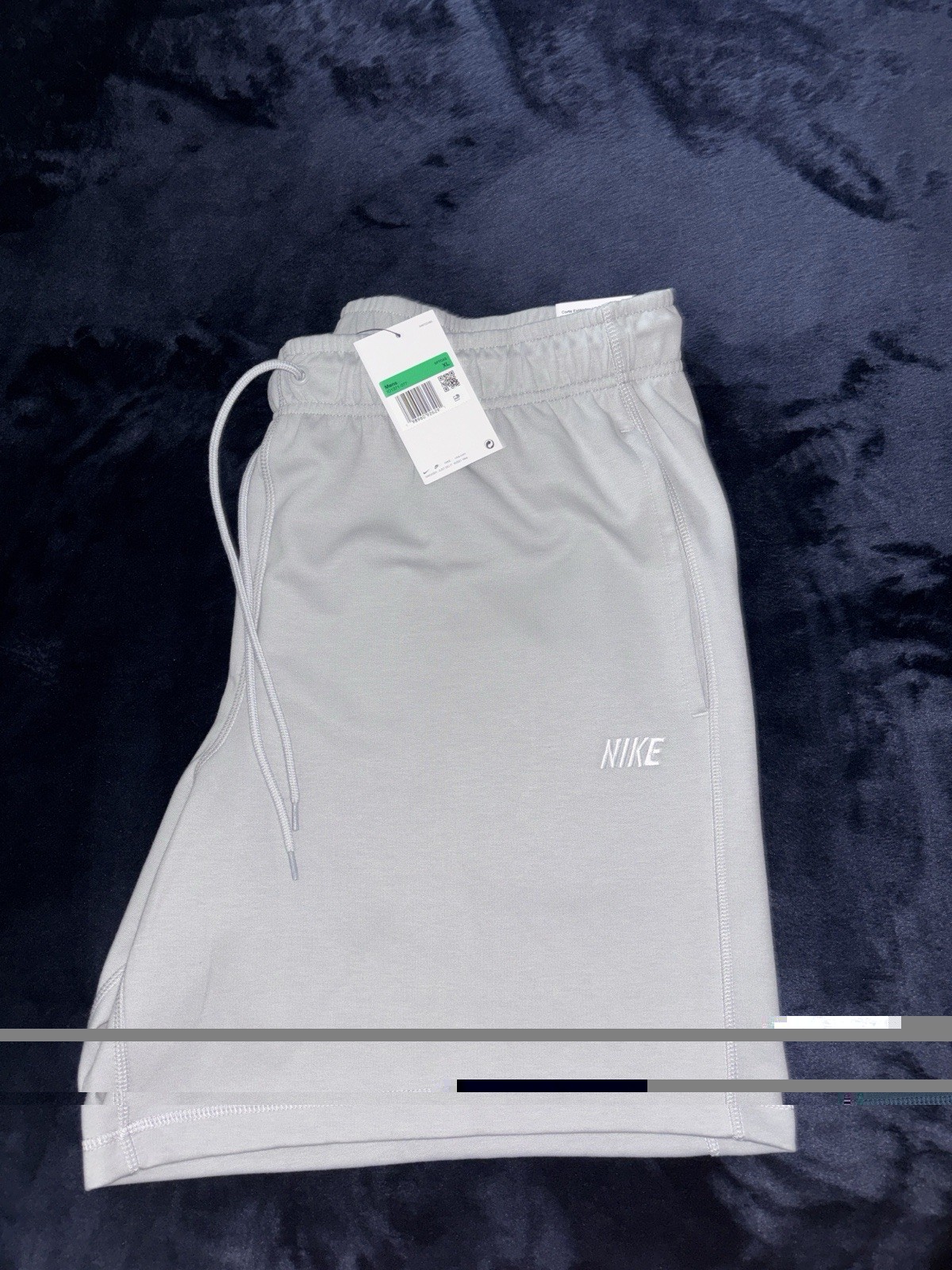 Nike Men’s Standard Fit Above Knee Length Gray Shorts Size XL