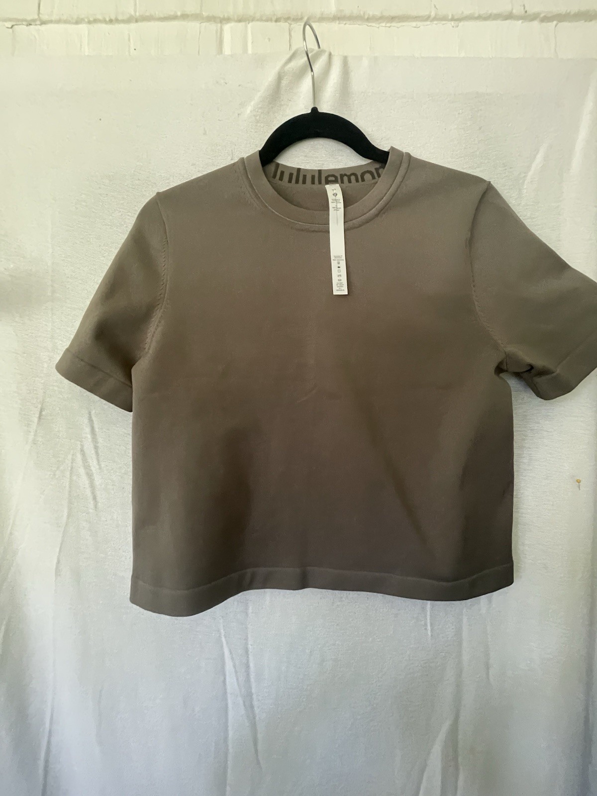 New Lululemon Size S Classic Fit 100% Recycled Polyester Shirt . Clay