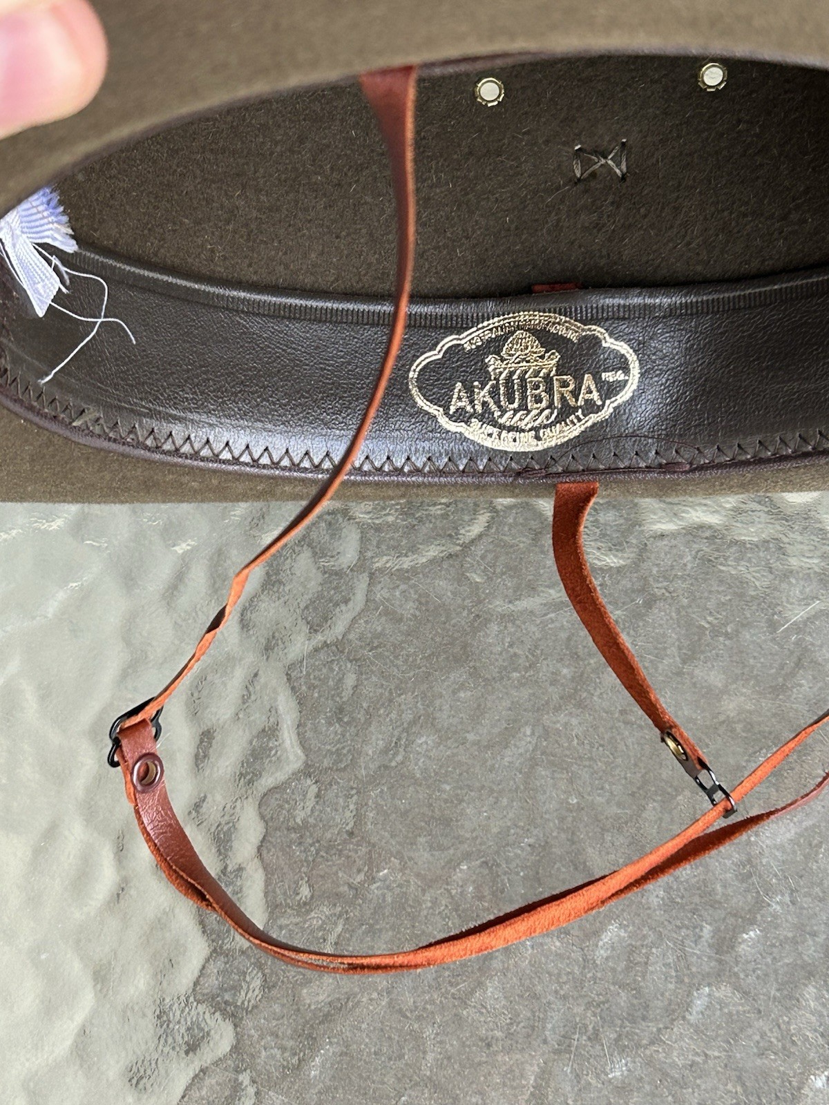 Excellent AKUBRA Pure Fur Felt SLOUCH HAT w/Australia Metal Badge Military sz 55