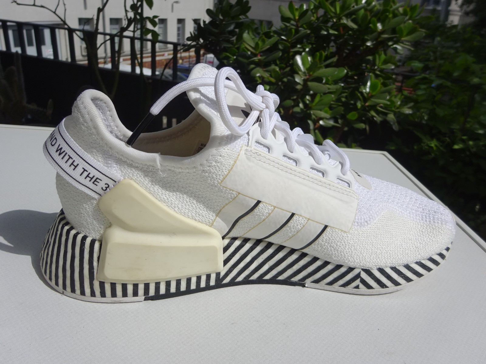 Adidas FY2108 NMD R1 V2 Dazzle Pack Cloud White trainers size 37 1/3 (UK4.5) for new