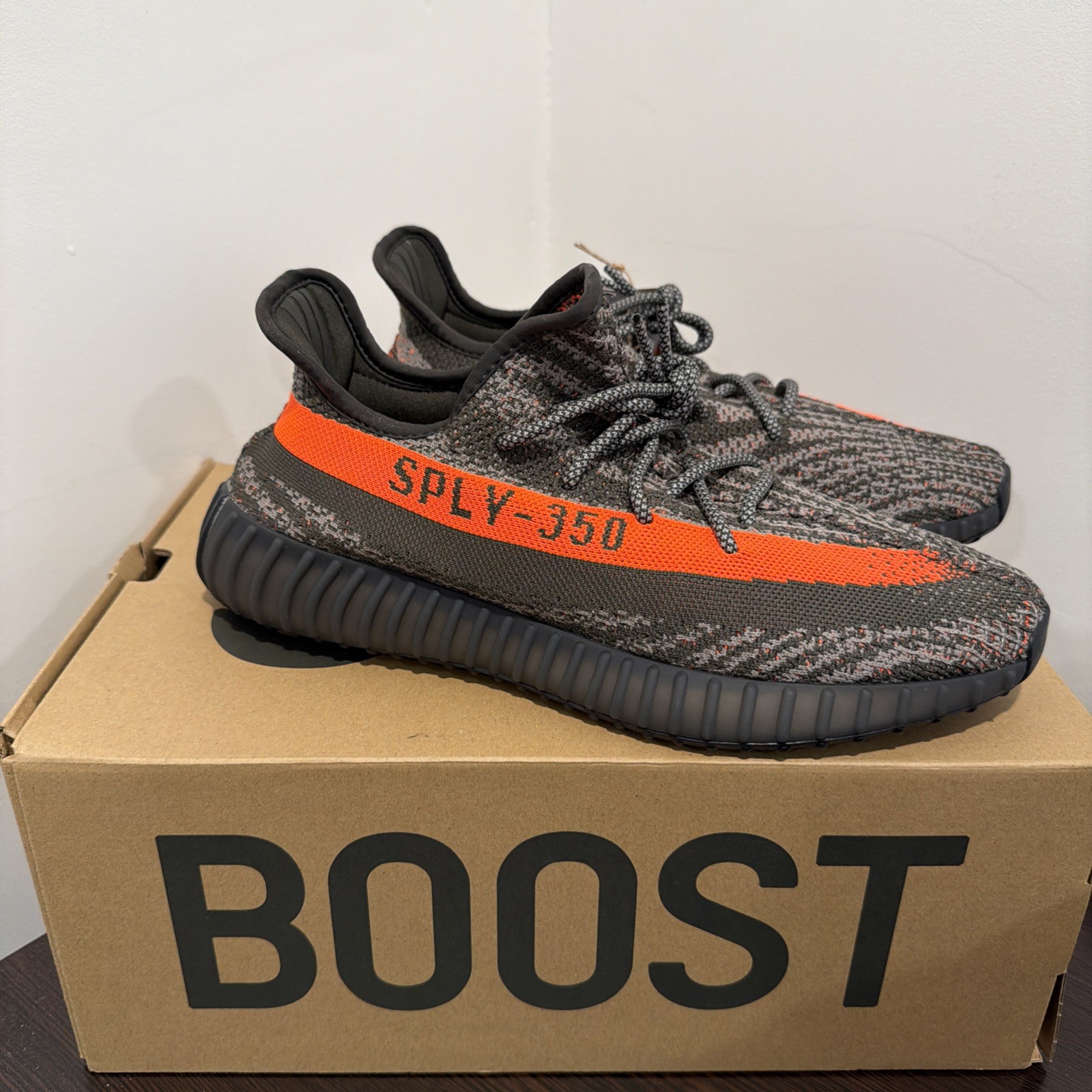 Yeezy 350 V2 “CARBON BELUGA” 2024 – Size 11.5