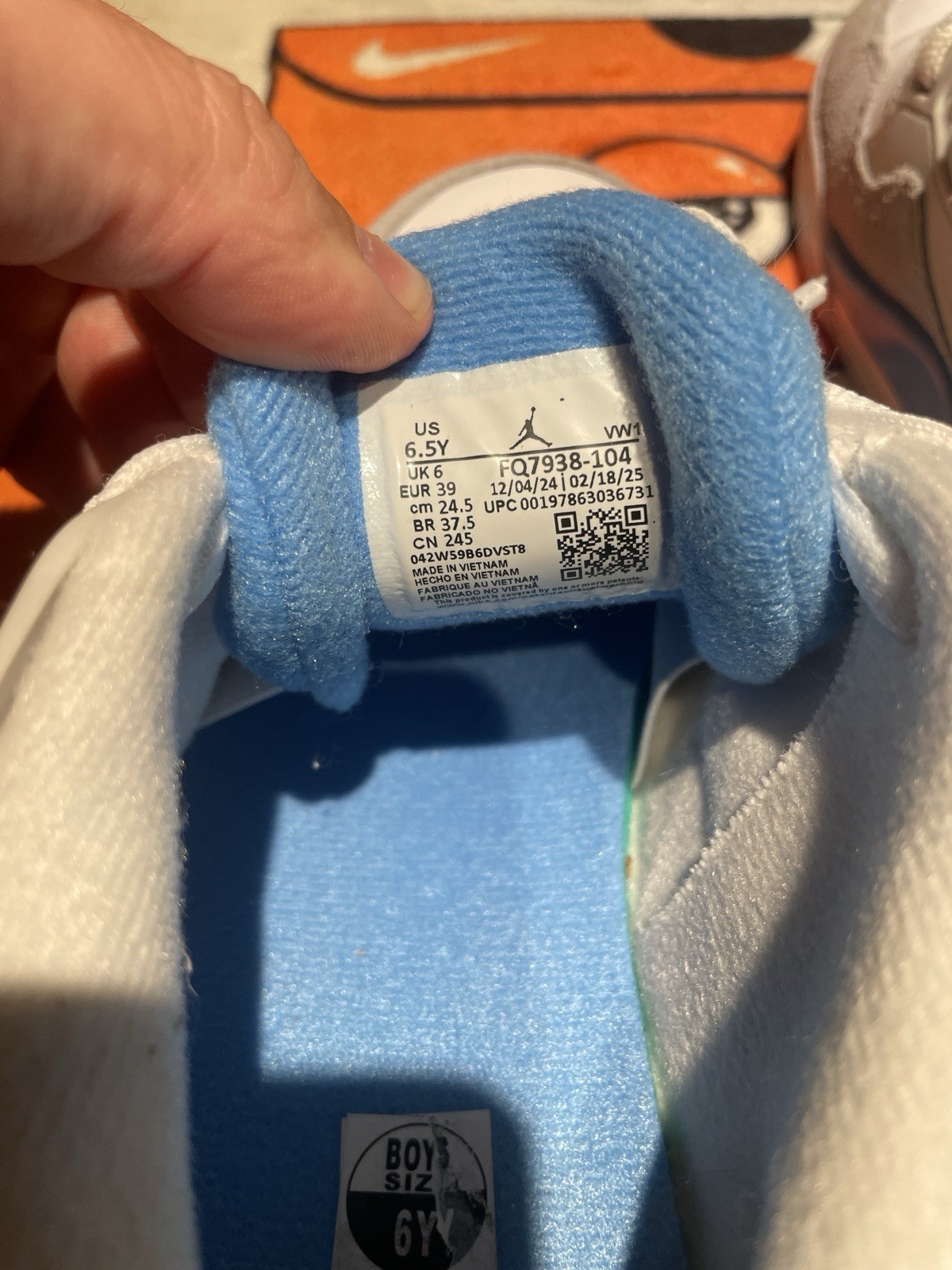 Air Jordan 4 RM (GS) in White / Neutral Grey / University Blue 6.5