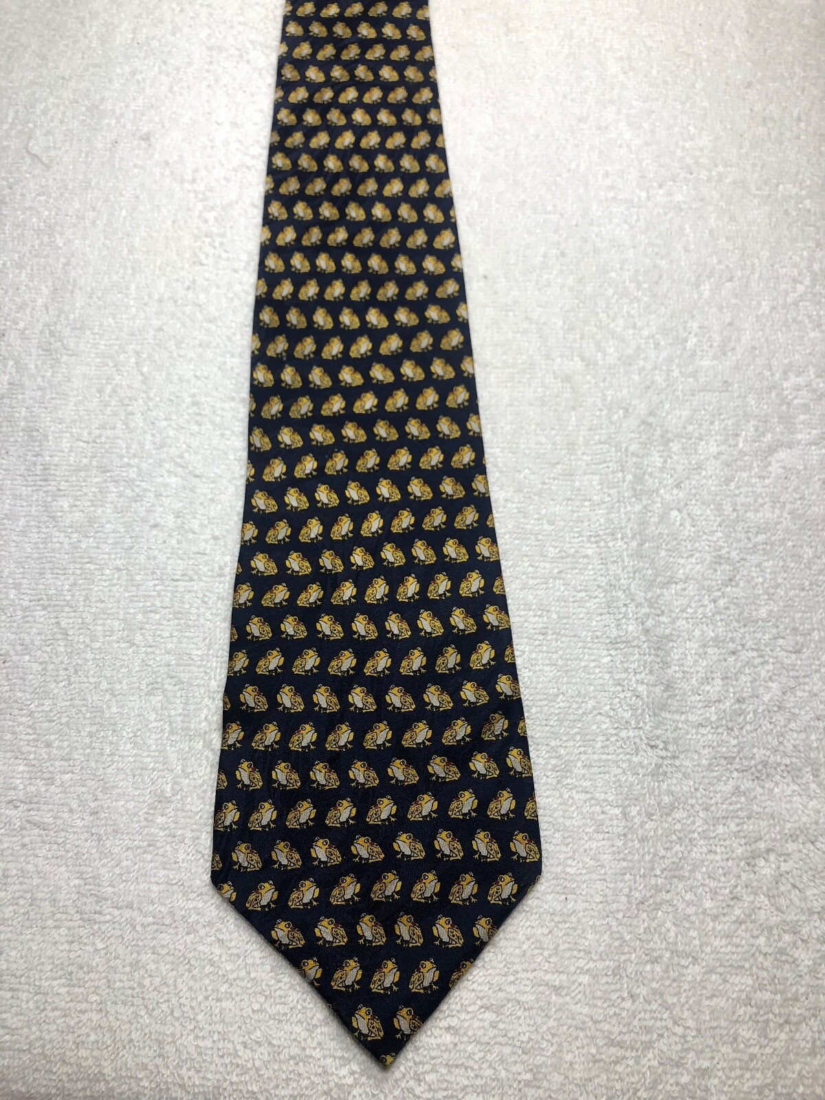 MUSEUM ARTIFACTS MENS TIE NAVY BLUE WITH GOLD RED FROGS 4 X 61