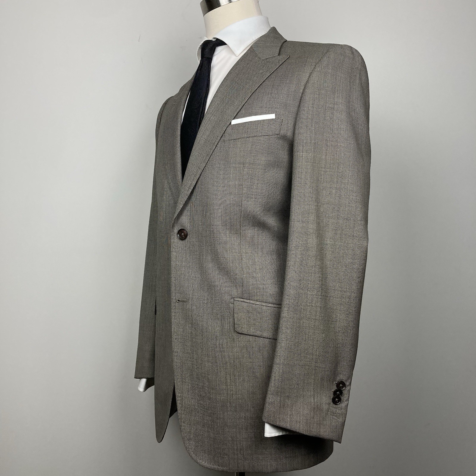 Tiglio Rosso Men’s 2-pc suit Jacket 42R 2-Btn Pants 32W 27L Made Italy Wool