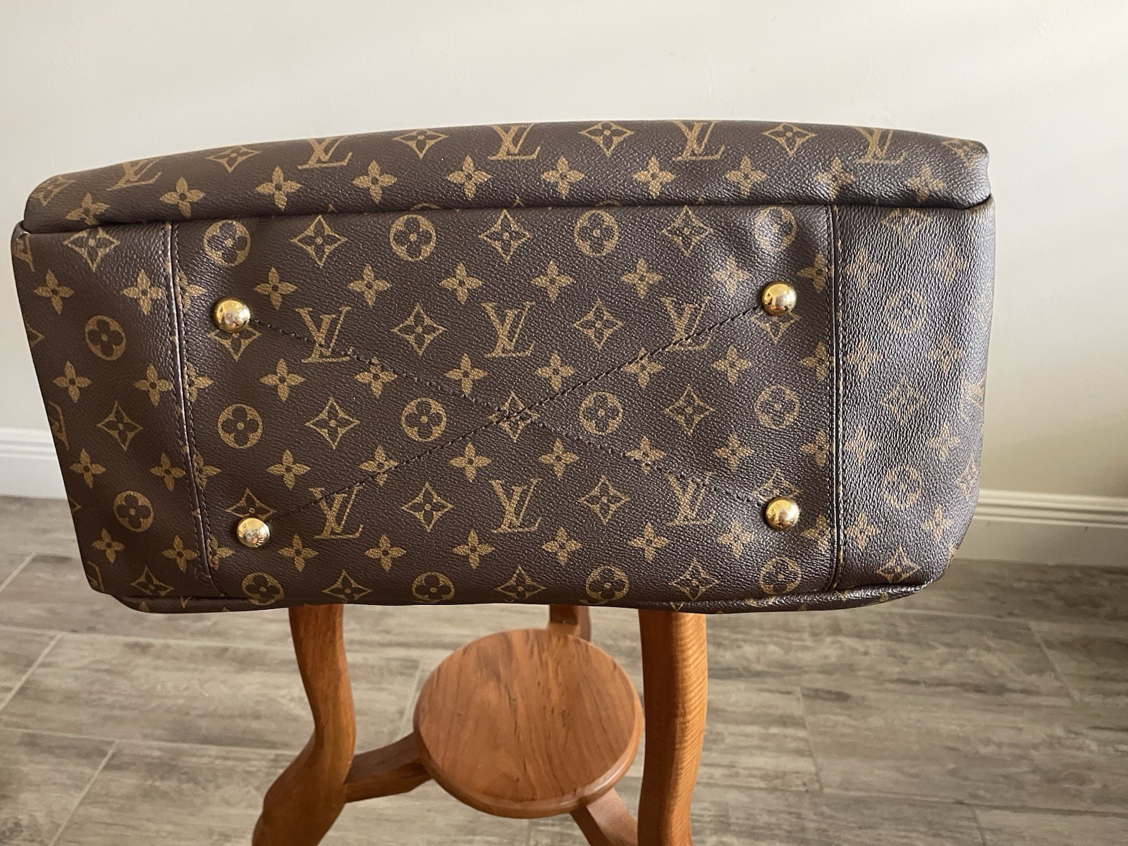 Louis Vuitton Artsy MM