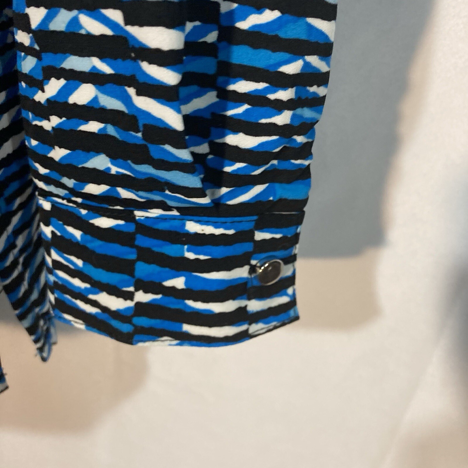 NOTATIONS white black blue button up roll tab sleeve top L