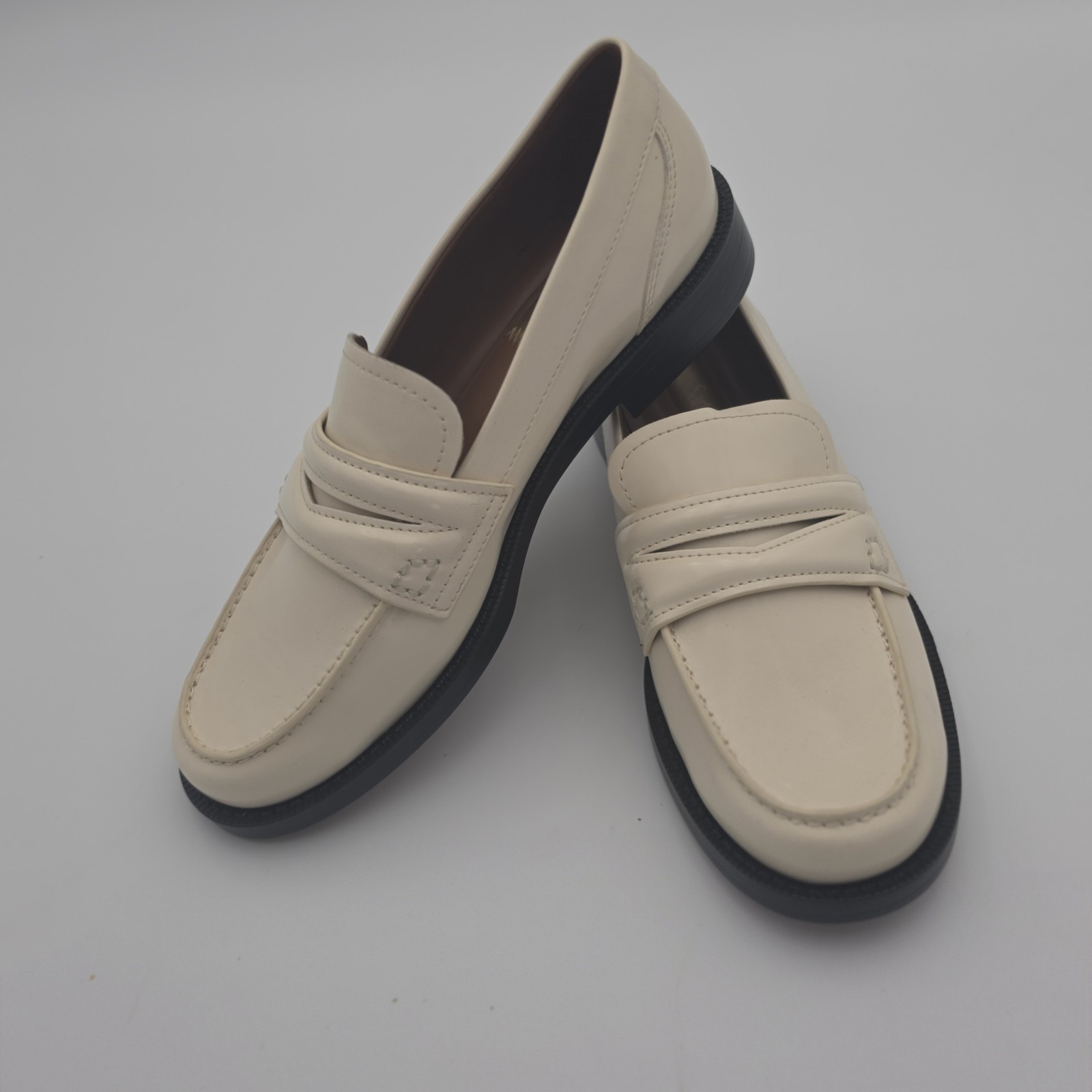 Franco Sarto Cream Loafers Size 5M Women’s Slip-On Classic Preppy Chic NEW