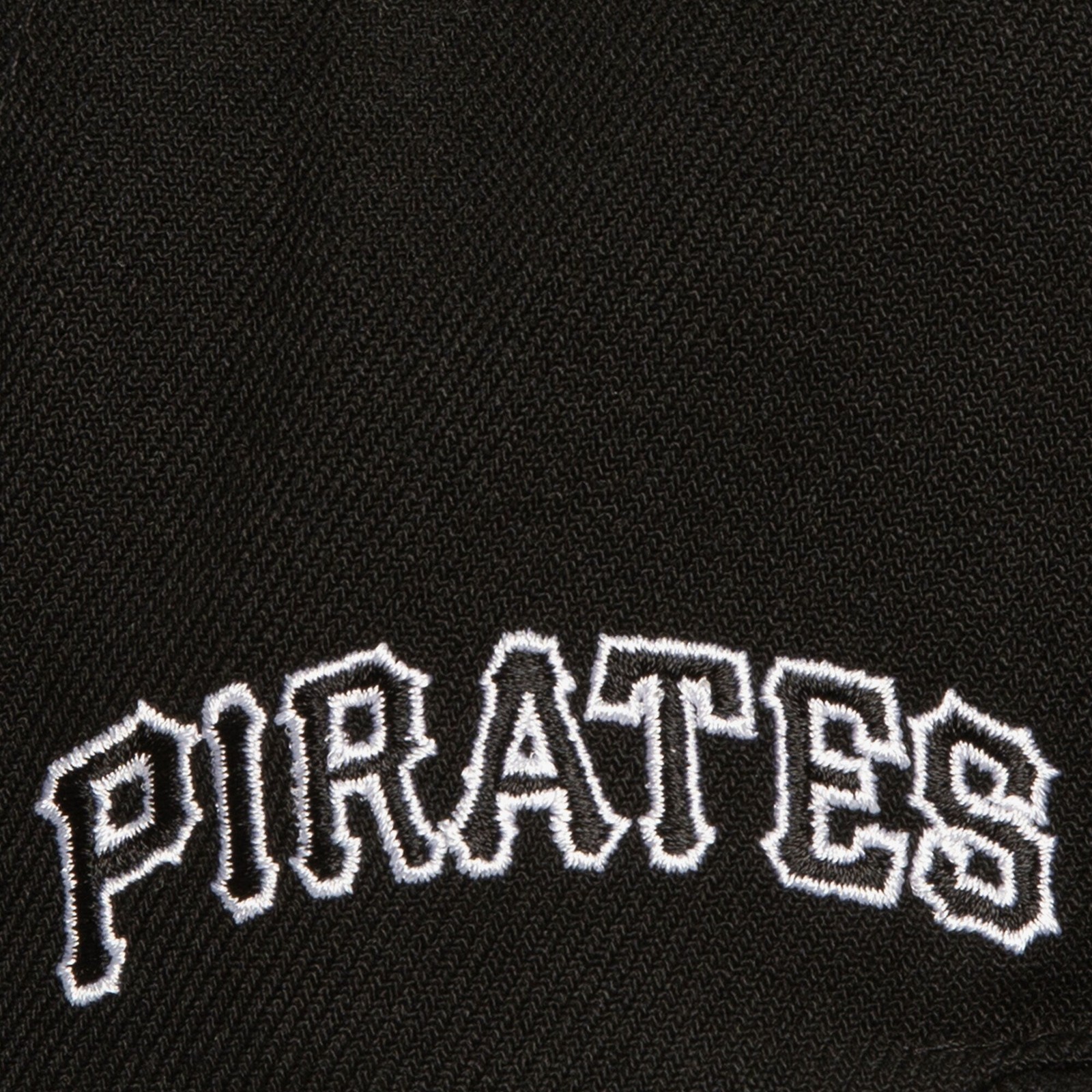 [HS8544-PPIBLCK] MENS MITCHELL & NESS MLB EVERGREEN BLACK WHITE SNAPBACK PIRATES