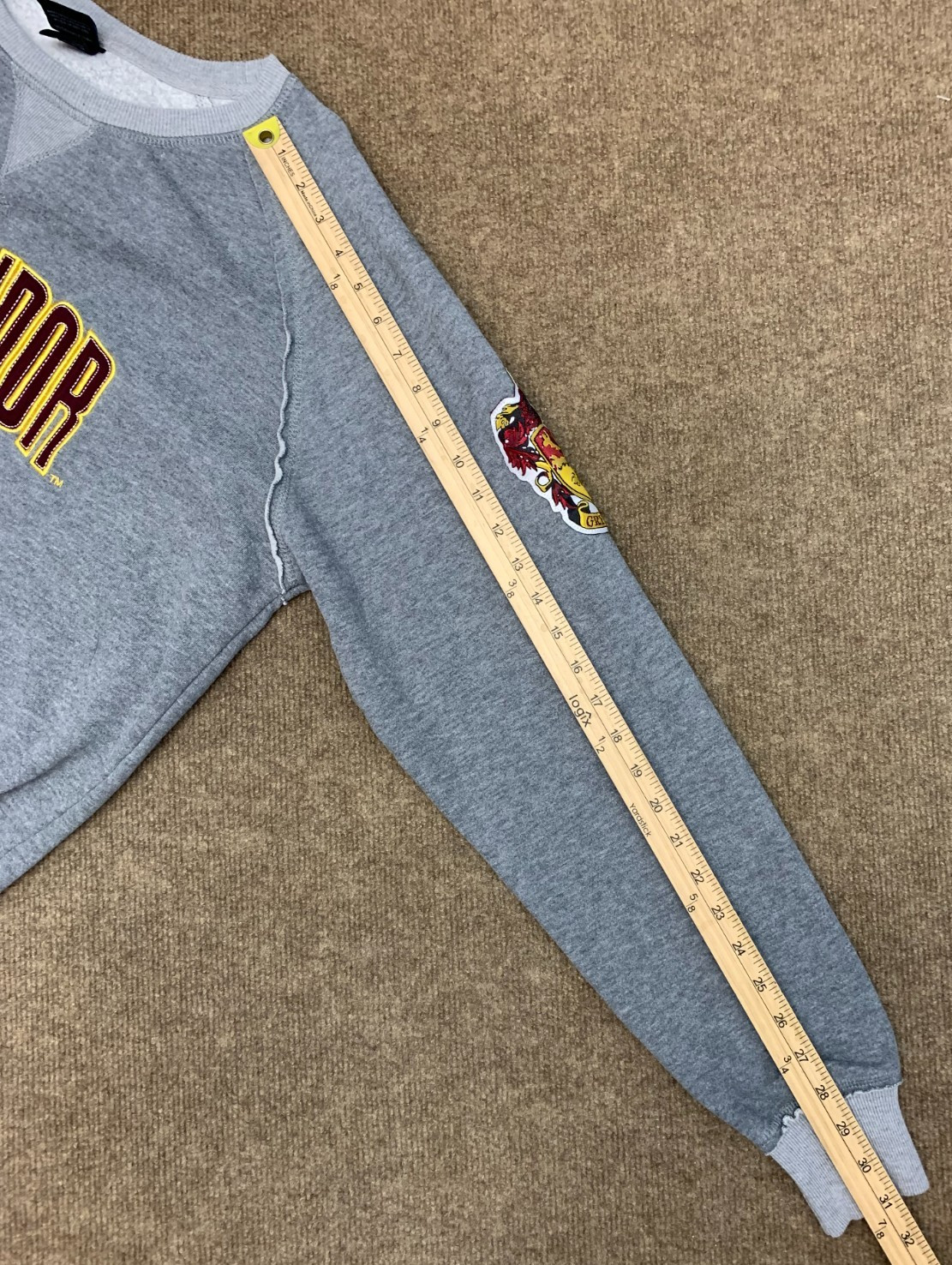 Harry Potter Gryffindor Sweatshirt Womens XL Embroidered Spell-Out Hogwarts Crew